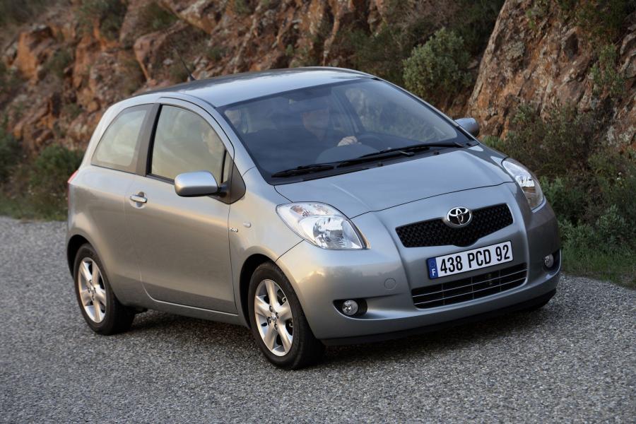  Toyota Yaris 2005 года  (фото 110 из 165)